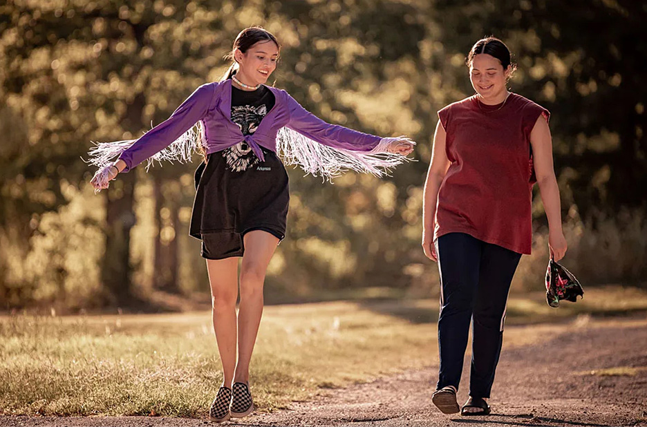 Isabel DeRoy-Olson and Lily Gladstone in Fancy dance