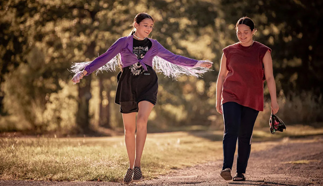 Isabel DeRoy-Olson and Lily Gladstone in Fancy dance