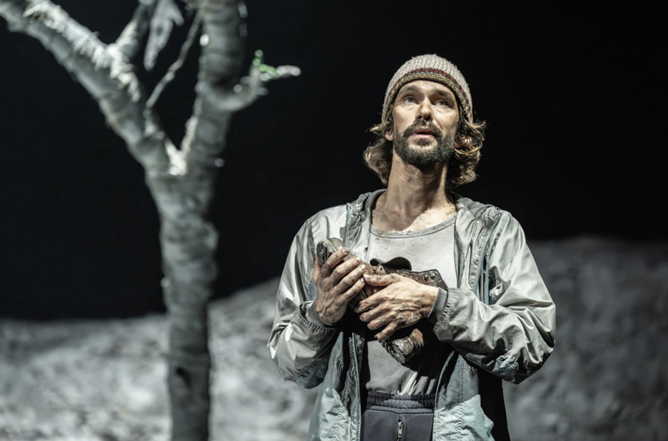 Ben Whishaw as Vladimir in Waiting for Godot (Credit Marc Brenner)