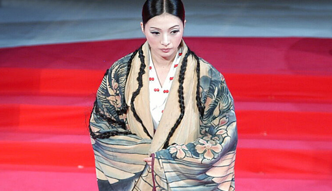 Medea played by Micari, Shizuoka Performing Arts Centre (Credit Takuma Uchida)