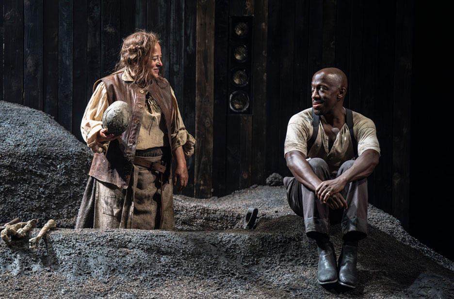 Beatie Edney and Giles Terera, Hamlet, Minerva Theatre, Chichester (Credit Ellie Kurttz)