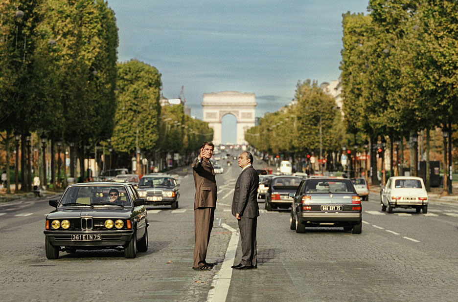 Inspecting the position of the arch from the Champs-Élysées, The Great Arch (2025) by Stéphane Demoustier