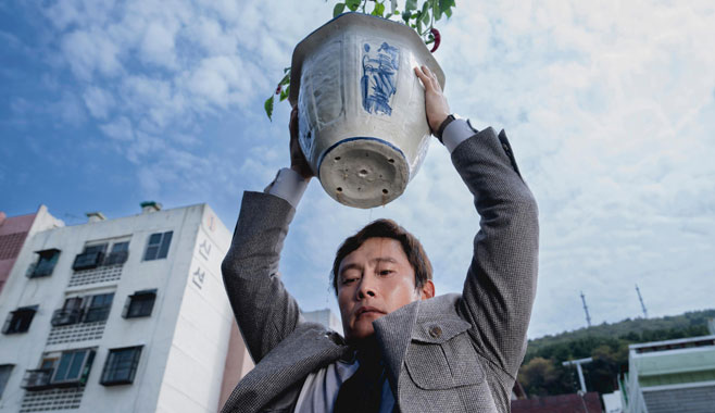 Lee Byung-hun as Man-su - flowerpot murder attempt, No other choice by Park Chan-wook