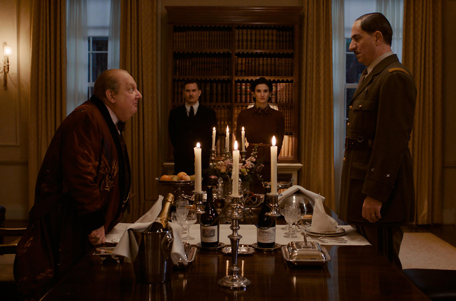 Churchill (Simon Russell Beale) and de Gaulle (Simon Abkarian) in London