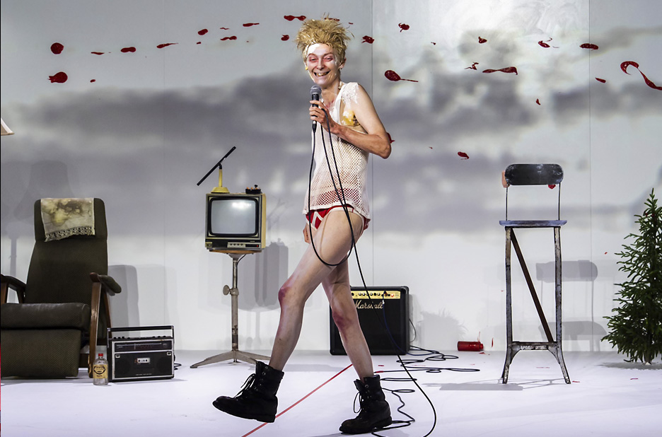 Tilda Swinton in Man to Man at the Royal Court (Credit Ruediger Glatz)