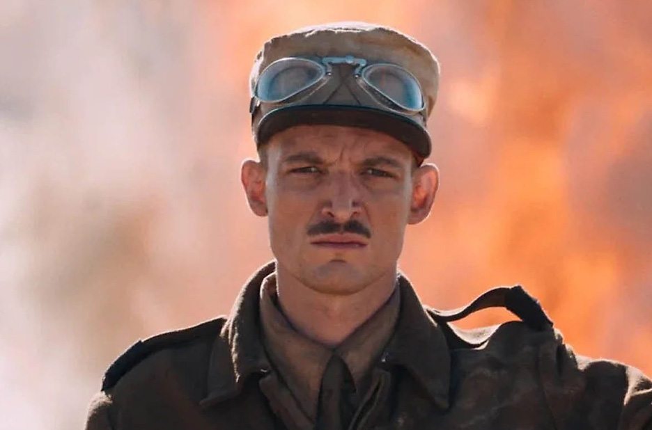 Niels Schneider as general Leclerc